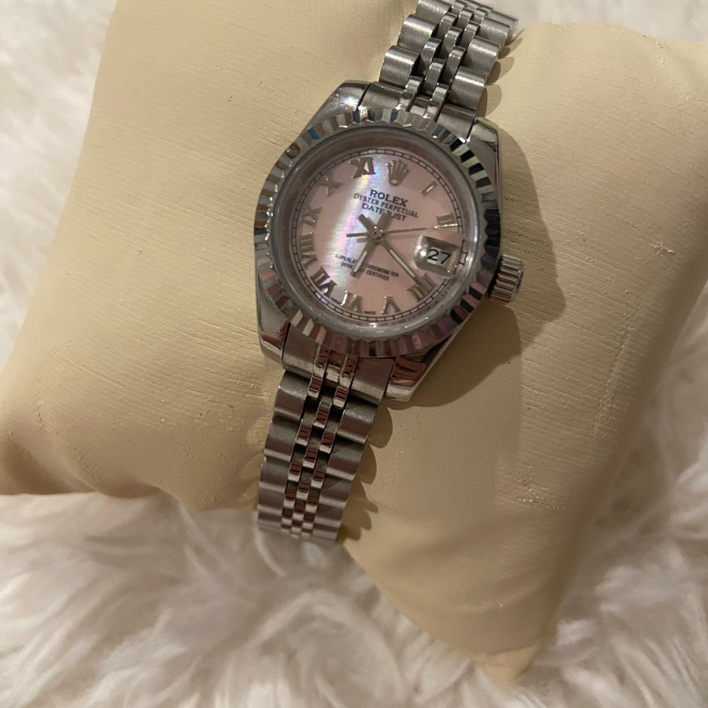 Rolex Silver Pink Oyster DateJust Timepiece with Soft Pink Dial